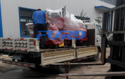 福瑞得機(jī)械座駕壓路機(jī)，路面開槽機(jī)成功裝車及時(shí)發(fā)貨