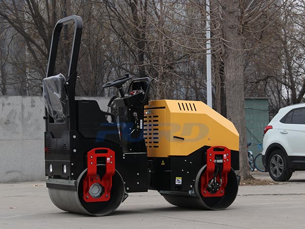 小型壓路機(jī)長期不使用就能丟下保養(yǎng)嗎？